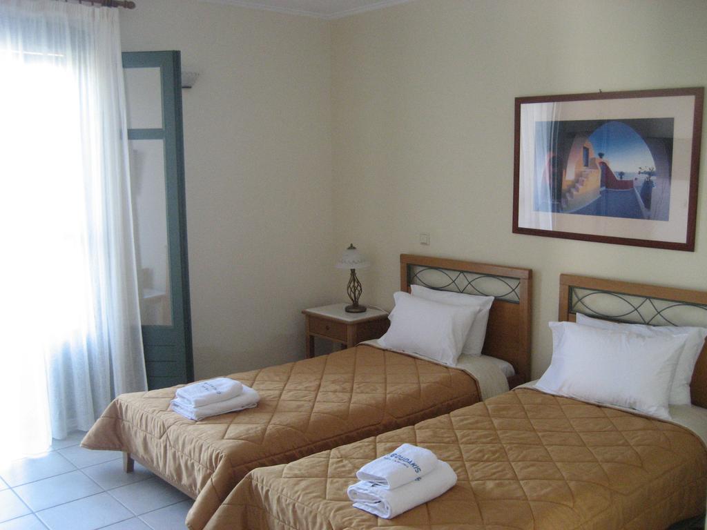 Kyveli Hotel Apartments Vrontádos Exterior foto