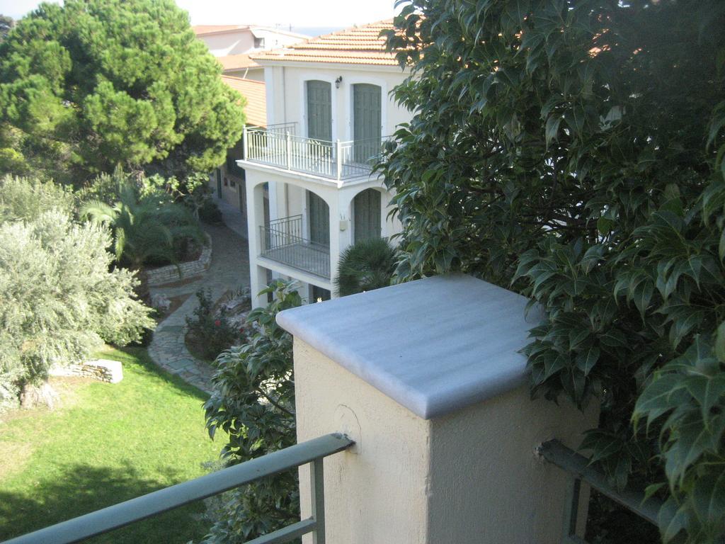 Kyveli Hotel Apartments Vrontádos Exterior foto